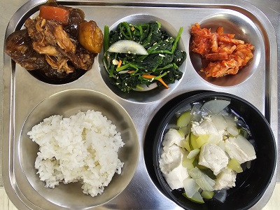11.7:쌀밥,맑은순두부국,안동찜닭,시금치무침,배추김치