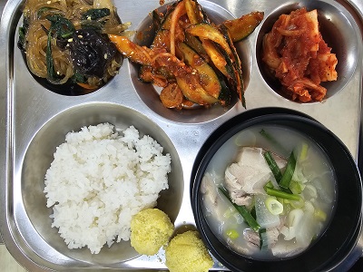 11.8:돼지국밥, 잡채, 골뱅이오이무침, 배추김치, 경단