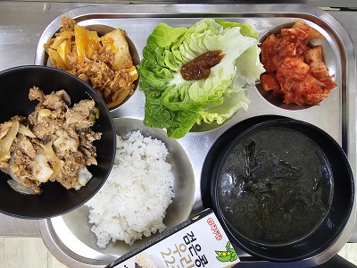 11.11:쌀밥,미역국,제육볶음,상추&쌈장,배추김치,두유