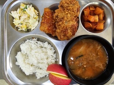 11.22:쌀밥,청국장찌개,치킨까스&소스,코울슬로,깍두기,사과