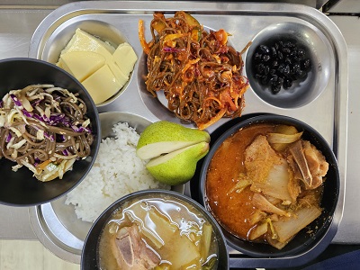 12.23:쌀밥,감자탕,비빔메밀국수,계란찜,콩자반,배