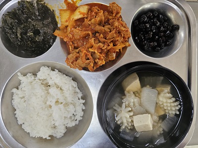 4.21:쌀밥,오징어무국,돈육김치볶음,조미김가루,콩자반