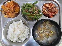 5.16:쌀밥,북어콩나물국,두부조림,돈민찌롱빈볶음,배추김치
