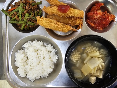 6.2:쌀밥,오징어무국,돈민찌롱빈볶음,새우튀김&케찹,배추김치