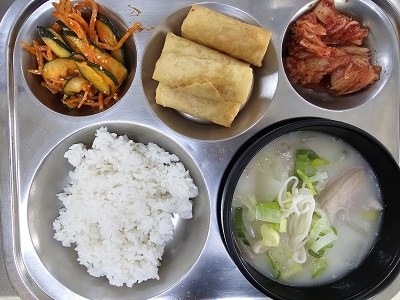 11.5:돼지국밥&소면,스프링롤,진미채오이무침,배추김치,수박