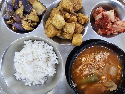 11.13:쌀밥,닭개장,두부강정,돈민찌가지볶음,배추김치