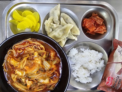 12.10:쌀밥, 마라짬뽕면,만두찜,배추김치,아이스크림