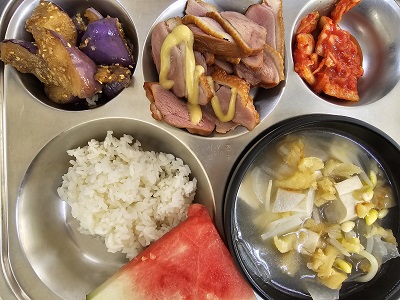 12.22:쌀밥,북어콩나물국,훈제오리&머스타드,가지볶음,배추김치,수박