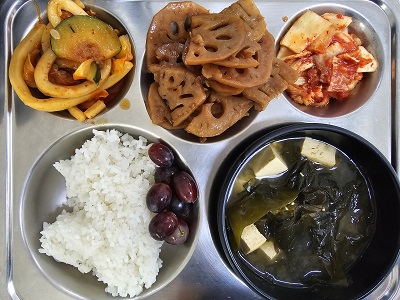 3.13:쌀밥,미역된장국,오징어야채볶음,연근조림,배추김치