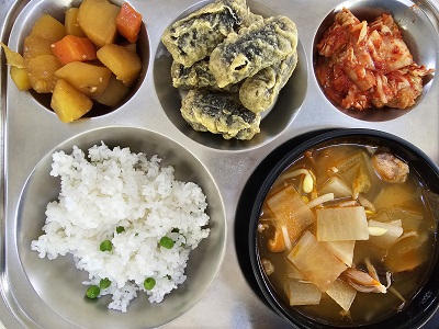 3.16:완두콩밥,닭개장,김말이튀김,감자조림,배추김치,수박
