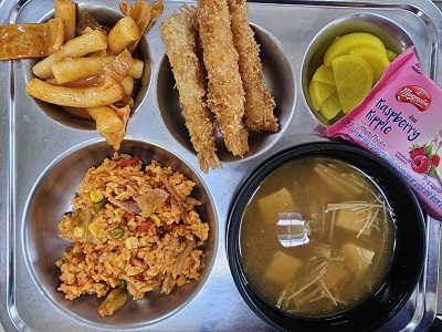 3.25:김치볶음밥,팽이된장국,새우튀김,떡볶이,단무지,아이스크림