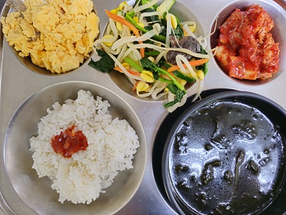 3.31:비빔밥&고추장소스,미역국,스크램블에그,배추김치