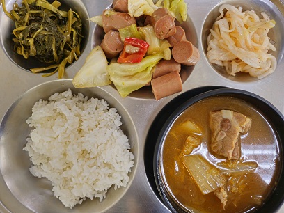 4.16:쌀밥,감자탕,소세지양배추볶음,캉콩볶음,무생채