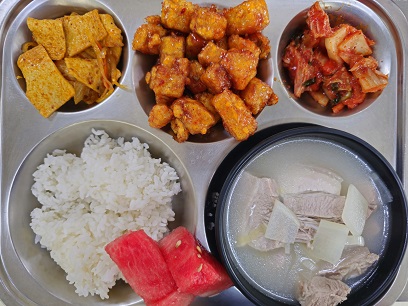 6.10:돼지국밥,두부강정,어묵볶음,배추김치,수박