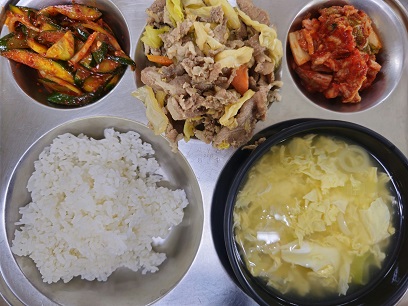 6.18:쌀밥,계란국,간장돈육양배추볶음,오이무침,배추김치