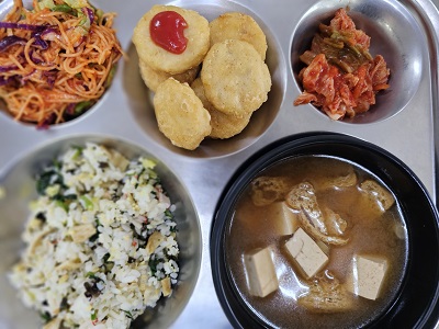 6.25:김밥볶음밥,유부된장국,치킨너겟&케찹,야채비빔국수,배추김치