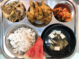9.13:녹두밥,다시마감자국,바베큐닭봉구이,참치양배추볶음,깍두기, 수박