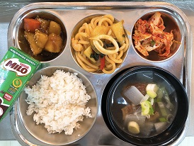10.1:쌀밥,갈비탕,해물우동볶음,감자조림,배추김치,마일로