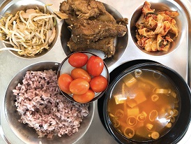 11.9:흑미밥,매콤어묵국,간장등갈비,새우숙주볶음,배추김치,방울토마토