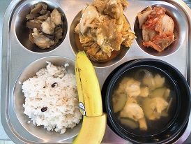 3.29:팥밥,순두부국,치즈닭살양배추볶음,가지무침,배추김치,바나나