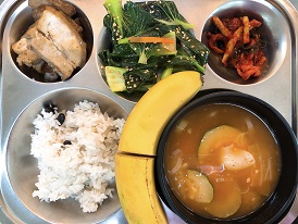 4.27:검은콩밥,김치수제비국,동파육,청경채볶음,무말랭이무침,바나나