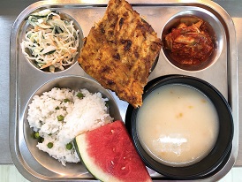 5.26:완두콩밥,야채스프,바베큐폭립,천사채샐러드,배추김치,수박