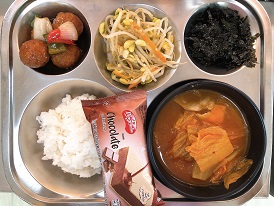 6.10:쌀밥,돈육김치찌개,미트볼조림,콩나물무침,조미김가루,아이스크림