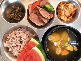 9.20:흑미밥,얼큰감자국,훈제오리야채볶음,멸치조림,배추김치,수박