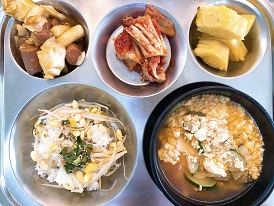 3.15:콩나물밥&양념장,순두부국,소세지떡케찹볶음,배추김치,파인애플