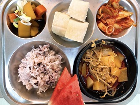 3.20:흑미밥,육개장,온두부,감자조림,김치볶음,수박