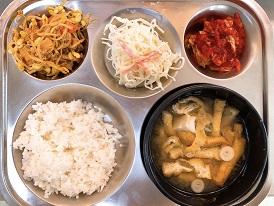 5.25:쌀밥,유부된장국,돈육콩나물볶음,천사채샐러드,배추김치