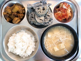 6.5:쌀밥,팽이된장국,닭고구마조림,연근샐러드,배추김치