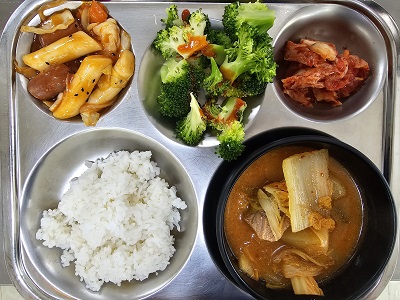5.21:쌀밥,감자탕,소세지떡볶음,브로콜리&초장,배추김치