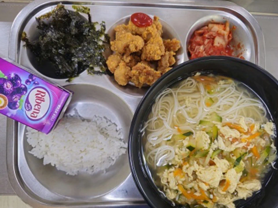 7.17:쌀밥,잔치국수,팝콘치킨&케찹,조미김가루,배추김치